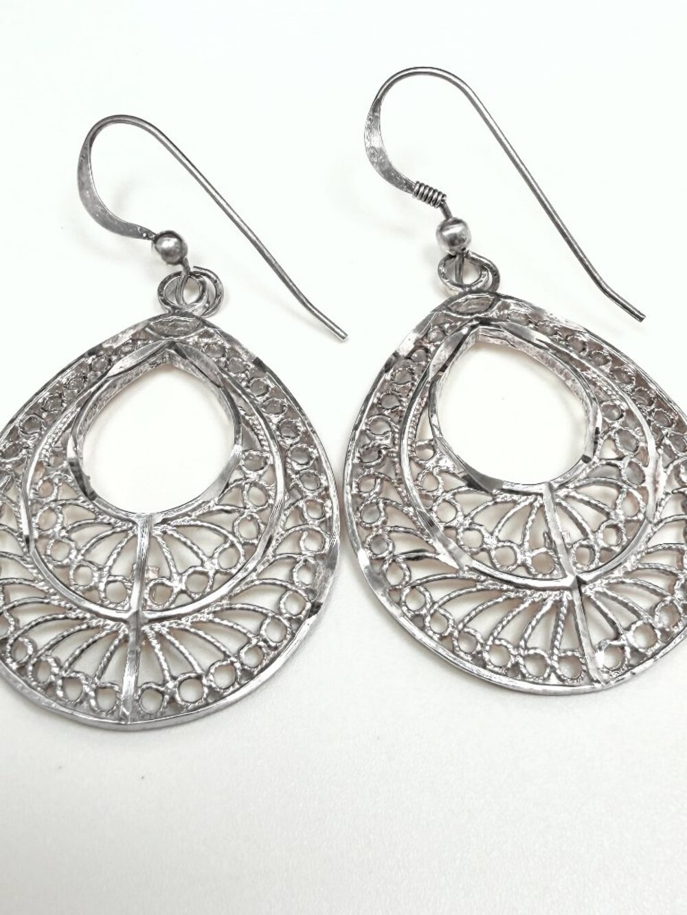 925 Sterling Silver Filigree Teardrop Dangle Earrings (1.27 inch) (6g)